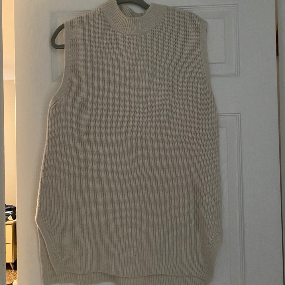 Sweater vest